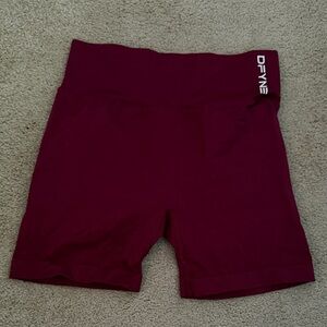DFYNE dynamic winter berry shorts
